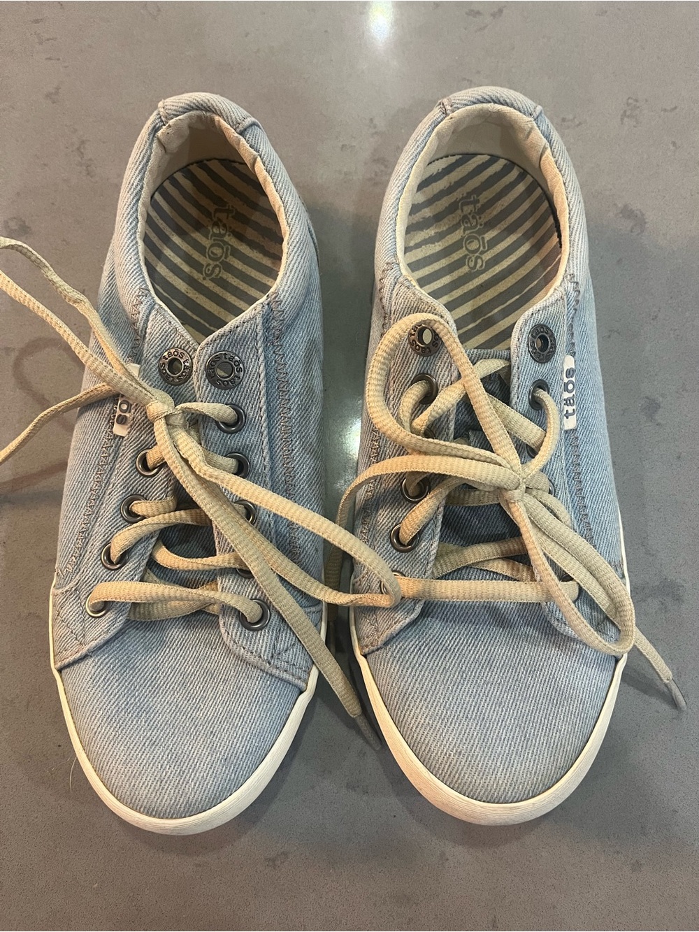 Taos Footwear Light Blue Denim Canvas Sneakers with Beige Laces